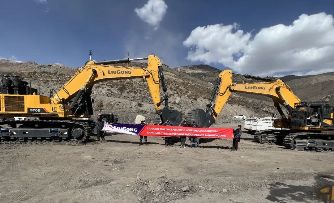 首批柳工970E挖掘机交付塔吉克斯坦矿山大客户